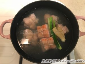 菠萝心香炖东坡肉