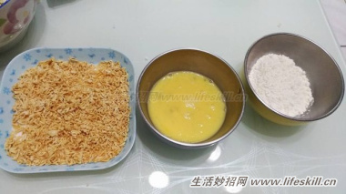 将泡面薯泥做成孩子们爱吃的小零食