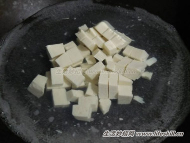 麻婆豆腐要怎样做？才能使豆腐不破！