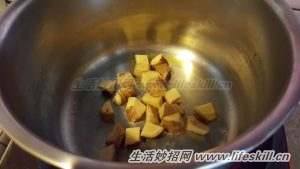 不加水的姜块炖鸡，美味做起来