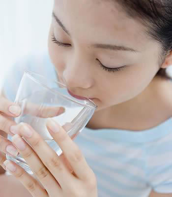 太空杯 喝水